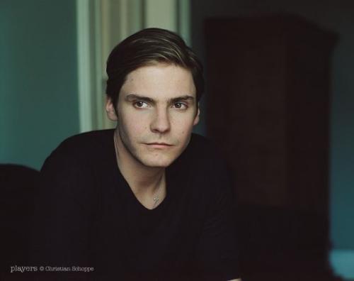 王牌特工3阵容搭配推荐(王牌特工3阵容强大且官方声明不改R级风格)