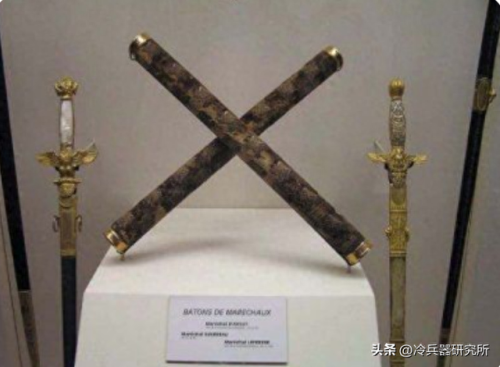 带手上的武器图片大全图片大全(戴在四个手指上的武器图片)插图8