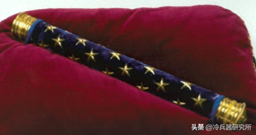 带手上的武器图片大全图片大全(戴在四个手指上的武器图片)