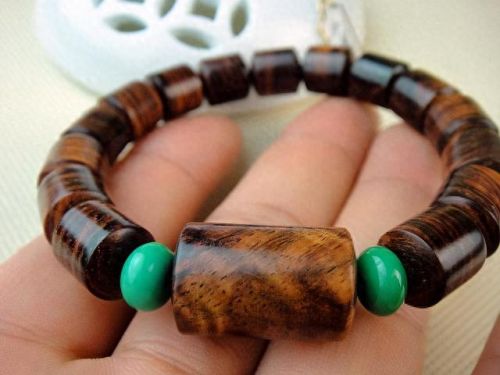 海南黄花梨手串(海南黄花梨鉴别方法)插图8 海南黄花梨手串(海南黄花梨鉴别方法)插图8