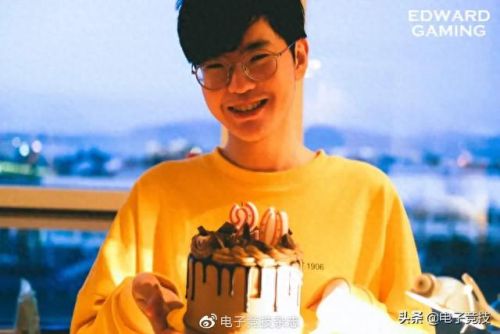 EDG赵礼杰是哪里人(edg赵礼杰妈妈李娜)插图4 EDG赵礼杰是哪里人(edg赵礼杰妈妈李娜)插图4