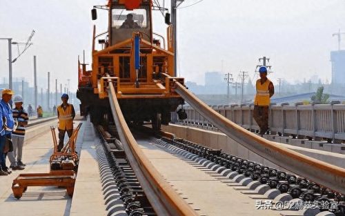 火车和铁轨哪个先被发明出来(为什么铁轨很窄但是火车内部很宽)插图9 火车和铁轨哪个先被发明出来(为什么铁轨很窄但是火车内部很宽)插图9