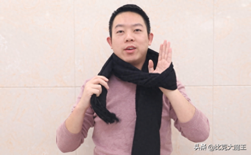 怎么围围巾(小长条丝巾)插图5 怎么围围巾(小长条丝巾)插图5