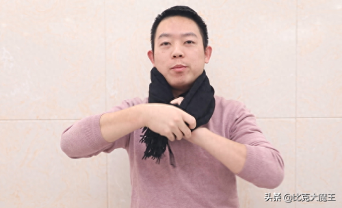 怎么围围巾(小长条丝巾)插图8 怎么围围巾(小长条丝巾)插图8