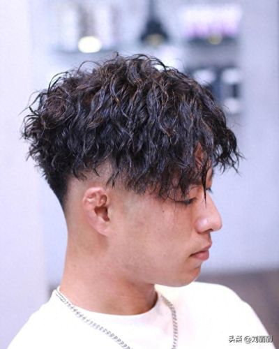 男生剪什么发型(女生纹理烫发型)插图9 男生剪什么发型(女生纹理烫发型)插图9