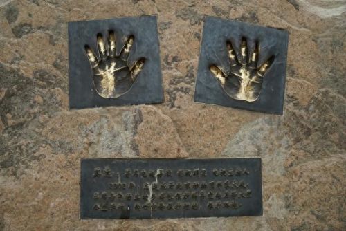 富人的游戏(深水炸弹游戏)插图1 富人的游戏(深水炸弹游戏)插图1