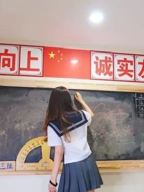 芭比娃娃换装(芭比娃娃换装衣服)插图5 芭比娃娃换装(芭比娃娃换装衣服)插图5