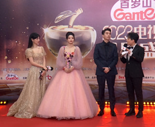 闫妮和冯绍峰(冯绍峰扮演市长儿子是哪部电视剧)插图17 闫妮和冯绍峰(冯绍峰扮演市长儿子是哪部电视剧)插图17