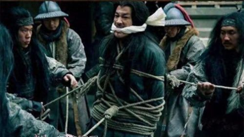 颜严的武器叫什么(严颜是拆还是留)