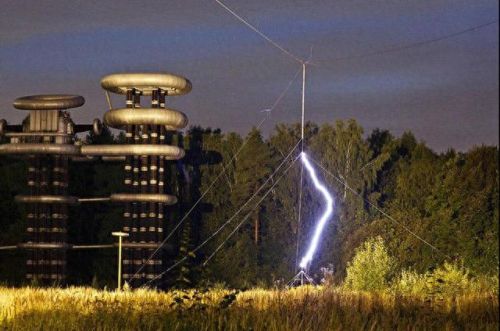 红色警戒里的武器(红色警戒中的十大武器)插图9 红色警戒里的武器(红色警戒中的十大武器)插图9