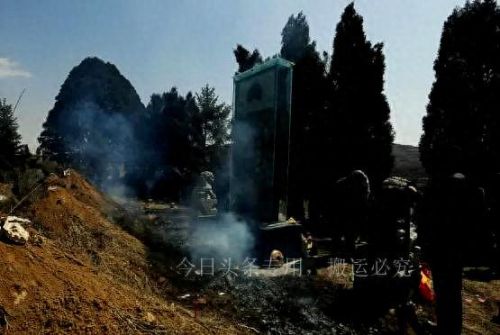 小心门后 攻略(门后放镜子的禁忌)插图2 小心门后 攻略(门后放镜子的禁忌)插图2