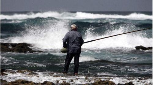 男子在海边发现诡异东西 带回家后发财了(男子心生邪念抱回家发生诡异事件)插图