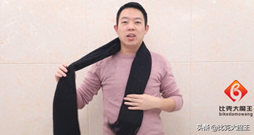 怎么围围巾(小长条丝巾)插图1 怎么围围巾(小长条丝巾)插图1