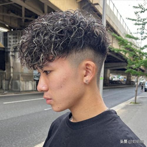 男生剪什么发型(女生纹理烫发型)插图10 男生剪什么发型(女生纹理烫发型)插图10