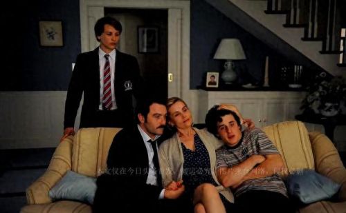 偷窥妈妈(16岁男子侵犯母亲被父亲打死)插图