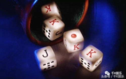 发底牌(发底牌手法慢动作教程)插图