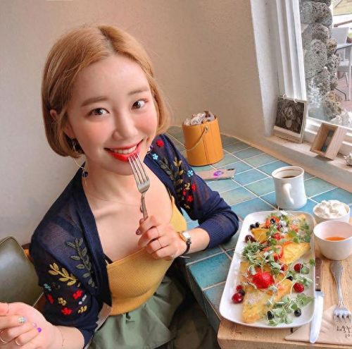 婶婶的靴子(我婶婶只比我大6岁称不上长辈吗)插图