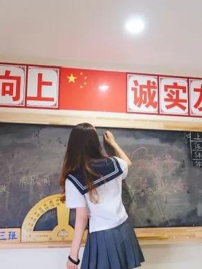 芭比娃娃换装(芭比娃娃换装衣服)插图13 芭比娃娃换装(芭比娃娃换装衣服)插图13