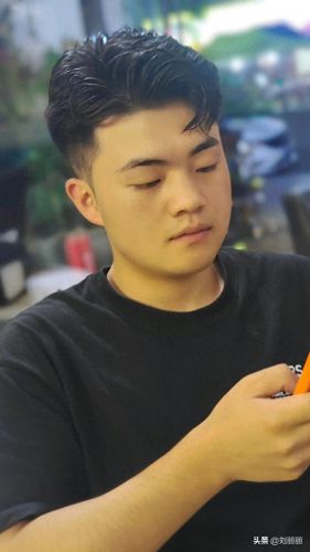 男生剪什么发型(女生纹理烫发型)插图7 男生剪什么发型(女生纹理烫发型)插图7