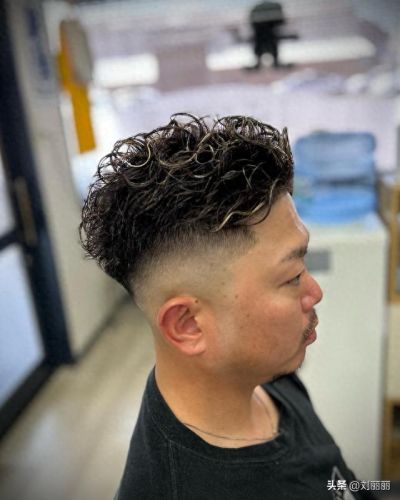 男生剪什么发型(女生纹理烫发型)插图11 男生剪什么发型(女生纹理烫发型)插图11