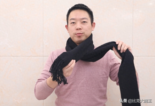 怎么围围巾(小长条丝巾)插图12 怎么围围巾(小长条丝巾)插图12