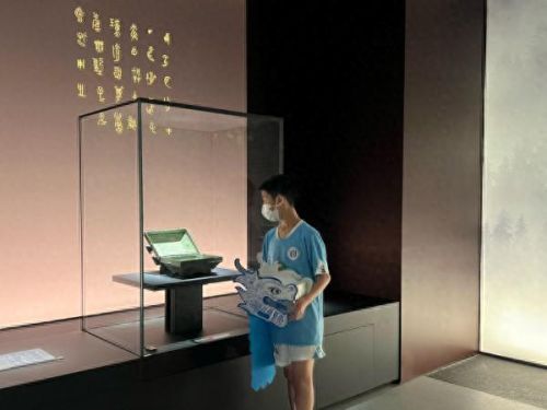 屈原姓什么名什么字什么(屈原姓什么)