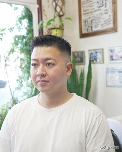 男生剪什么发型(女生纹理烫发型)插图4 男生剪什么发型(女生纹理烫发型)插图4