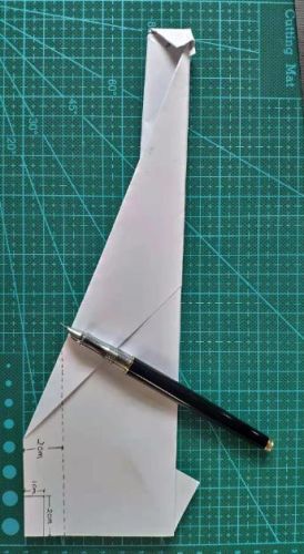 世界纸飞机排名前十(飞得最远的十大纸飞机)插图8 世界纸飞机排名前十(飞得最远的十大纸飞机)插图8