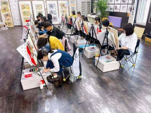 济南画室排名前十收费(济南传承画室怎么收费)