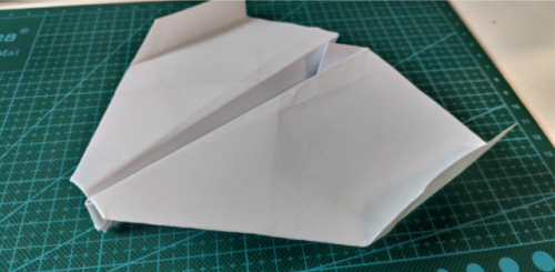 世界纸飞机排名前十(飞得最远的十大纸飞机)插图20 世界纸飞机排名前十(飞得最远的十大纸飞机)插图20