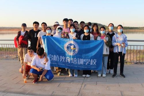 新疆复读学校排名前十(衡水中学招生条件)插图1 新疆复读学校排名前十(衡水中学招生条件)插图1