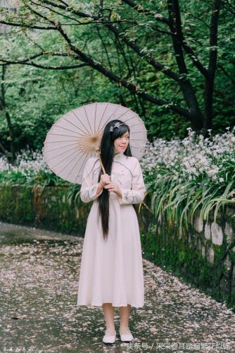 樱花校园的紫藤裙子的版本(樱花校园有紫藤礼服和旗袍)