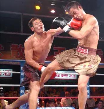 男散打带什么武器(孩子学散打最佳年龄)插图3 男散打带什么武器(孩子学散打最佳年龄)插图3