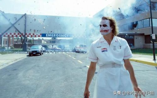 蝙蝠侠黑暗骑士小丑(蝙蝠侠小丑是哪一部电影)插图25