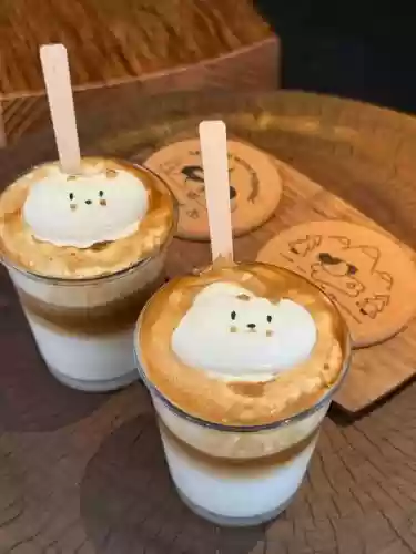 猫咪阵容咖啡插图