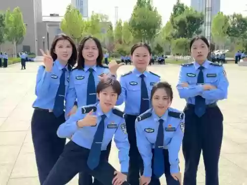 老师女警阵容插图1