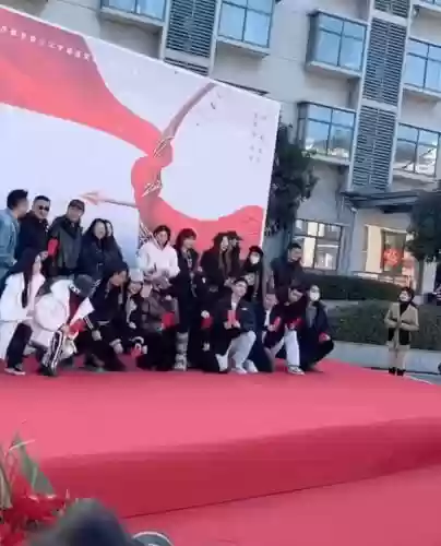 折腰强大阵容插图1