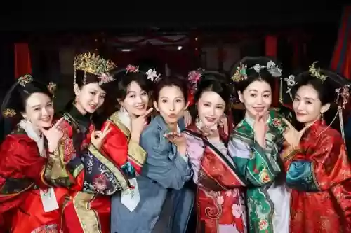 穿越甄嬛传后期阵容搭配插图1 穿越甄嬛传后期阵容搭配插图1